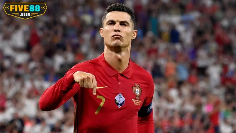Ronaldo được vinh danh là chân sút vĩ đại nhất lịch sử EURO
